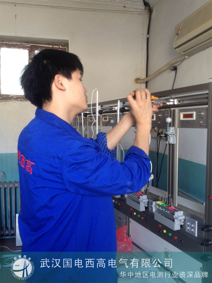 国电西高工程师远赴新疆调试电能表检验装置