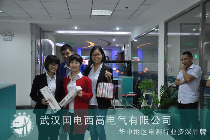 情满中秋，礼赞国庆