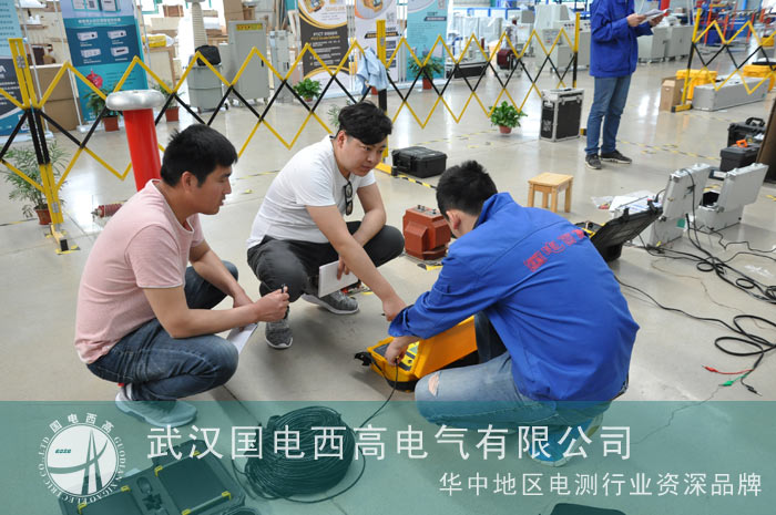 河南市政局莅临我司学习电缆故障相关设备